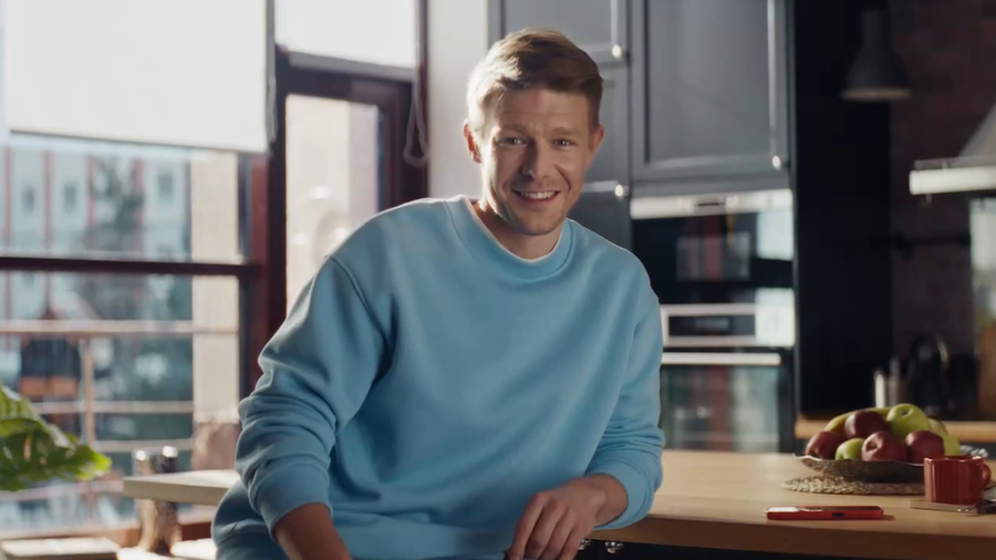 Никита Ефремов поделился секретом удачного свидания в новой рекламе от BBDO для МТС